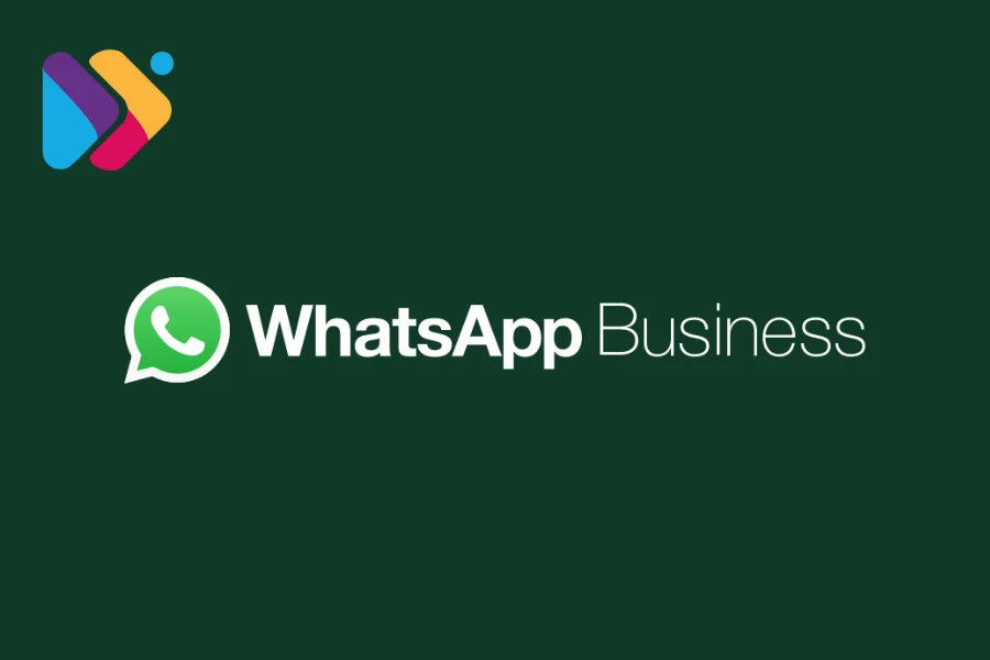 Profissional atendendo cliente pelo WhatsApp Business