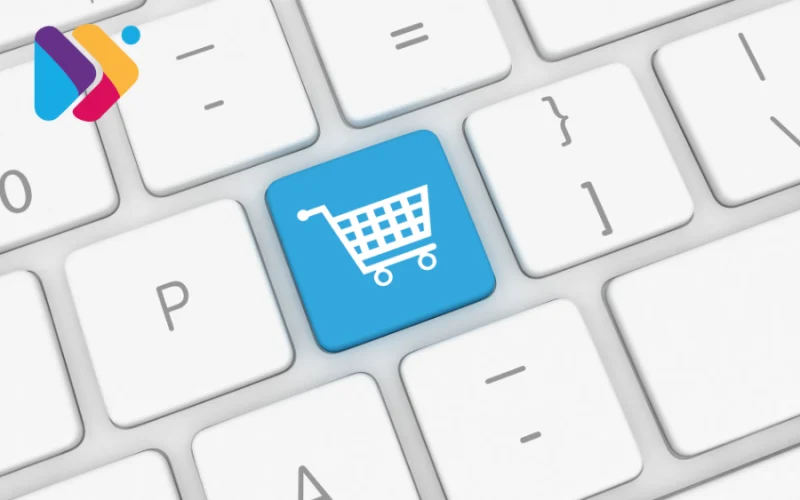 Empreendedor analisando custos e estratégias para abrir um e-commerce de sucesso.