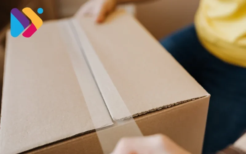 Consumidor escolhendo compra online influenciado pelo frete rápido