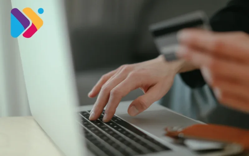 Produtos de marcas próprias em destaque dentro de um marketplace